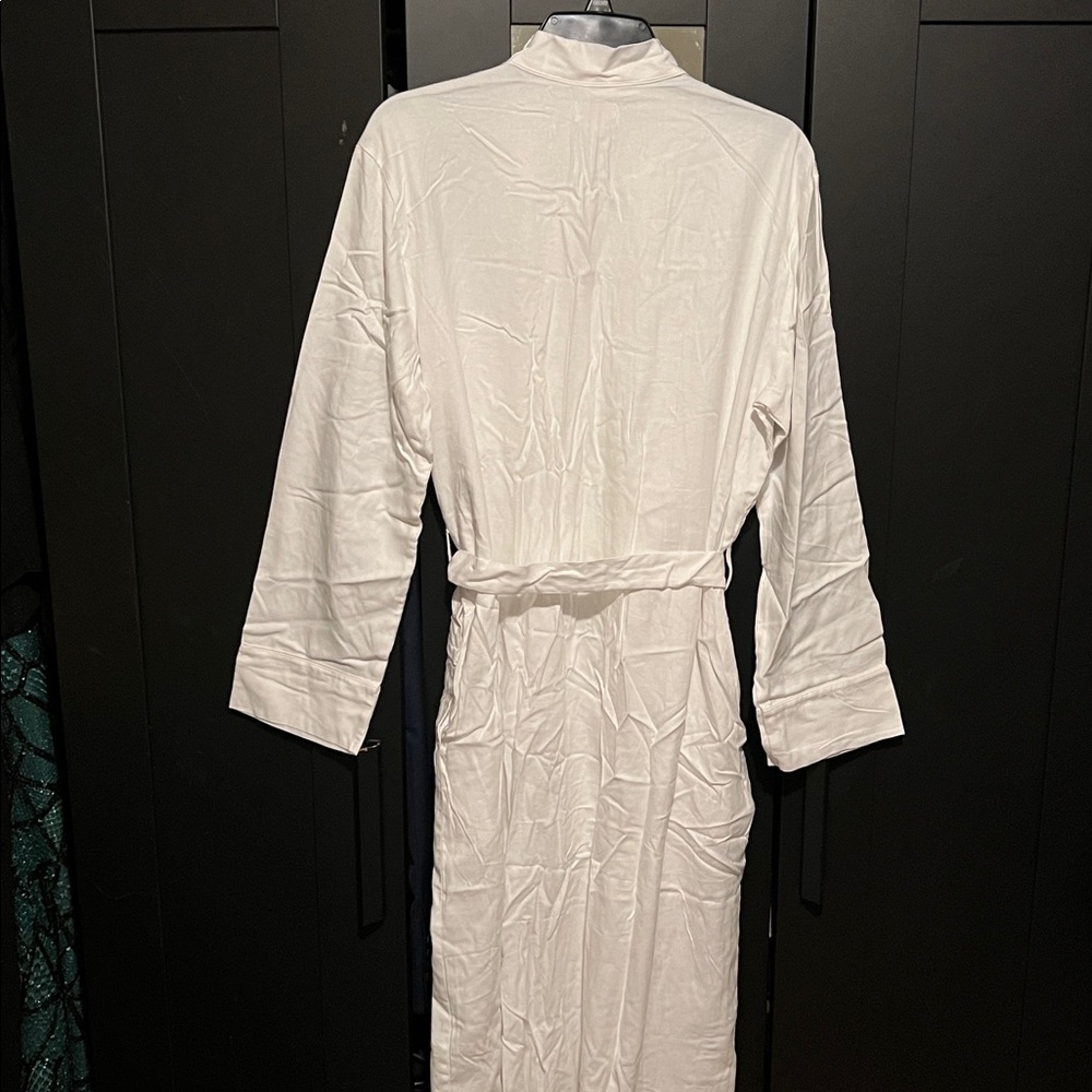 SKIMS Hotel Marble White Robe - Picture 3 of 5